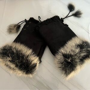 Black Faux Suede Fingerless Fur Trimmed Gloves - NWOT